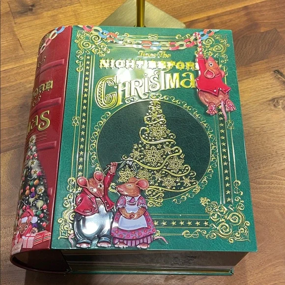 Christmas Storybook with Mice Illustration tin gift box - Picture 2 of 10